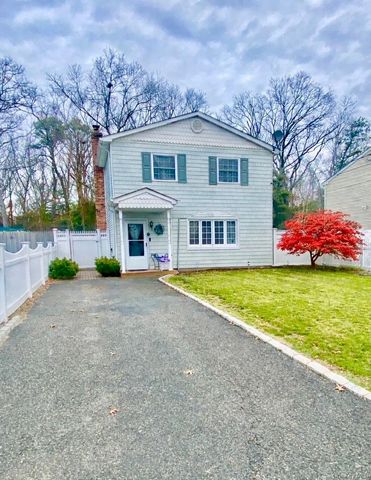 171 Pauline Street, Holbrook, NY 11741