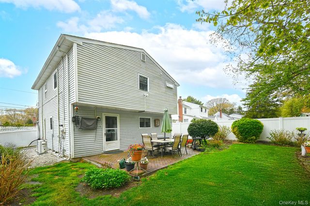 171 Pauline Street, Holbrook, NY 11741