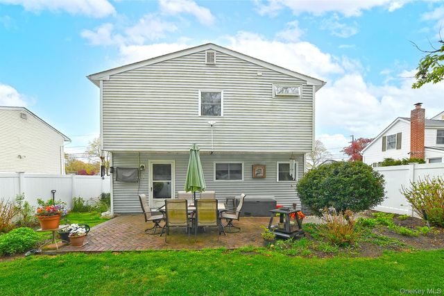 171 Pauline Street, Holbrook, NY 11741