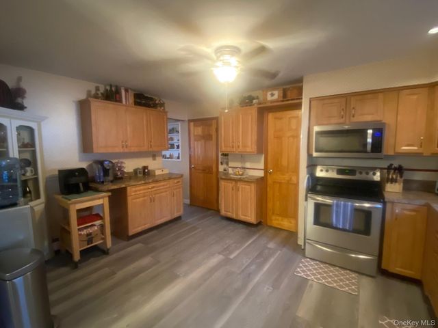 171 Pauline Street, Holbrook, NY 11741