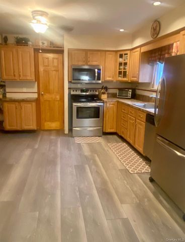 171 Pauline Street, Holbrook, NY 11741