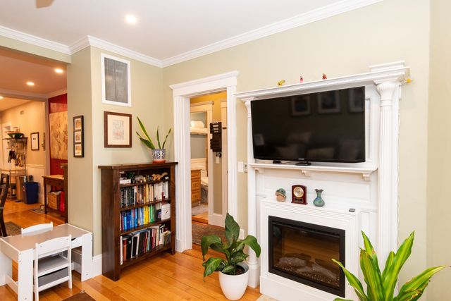 16 Cambridge Terr 2, Cambridge, MA 02140