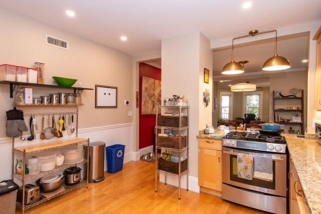 16 Cambridge Terr 2, Cambridge, MA 02140