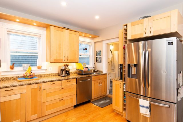 16 Cambridge Terr 2, Cambridge, MA 02140