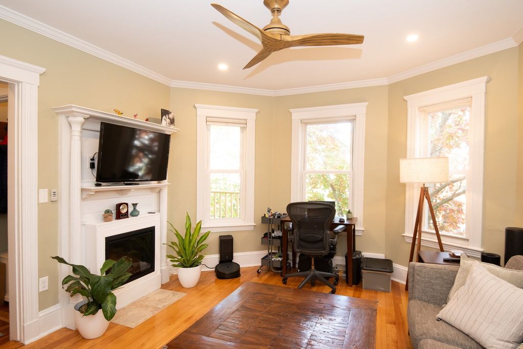 16 Cambridge Terr 2, Cambridge, MA 02140