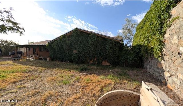 352 CRESTMONT Drive, El Paso, TX 79912