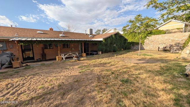 352 CRESTMONT Drive, El Paso, TX 79912