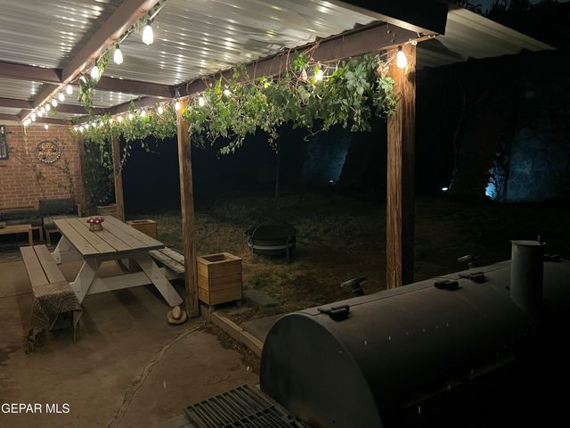 352 CRESTMONT Drive, El Paso, TX 79912