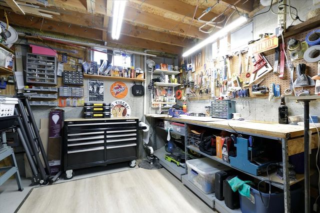 1448 NW 90th Street, Clive, IA 50325