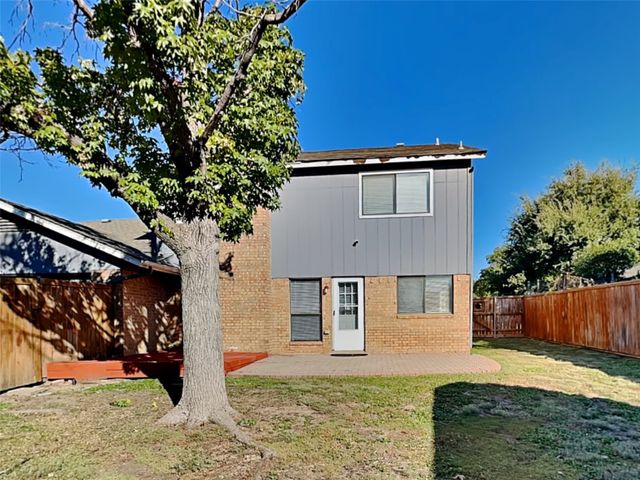 1920 Oakbluff Drive, Carrollton, TX 75007