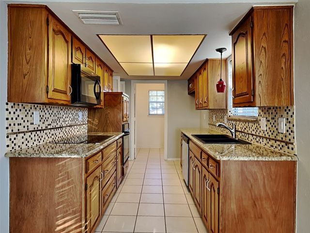 1920 Oakbluff Drive, Carrollton, TX 75007