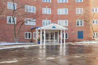 7120 N Milwaukee Avenue 706, Niles, IL 60714