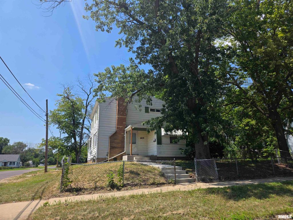 1419 S WESTMORELAND Avenue, Peoria, IL 61605