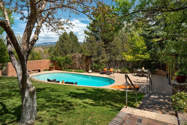 515-519 Camino Del Monte Sol, Santa Fe, NM 87505