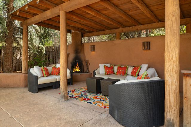 515-519 Camino Del Monte Sol, Santa Fe, NM 87505