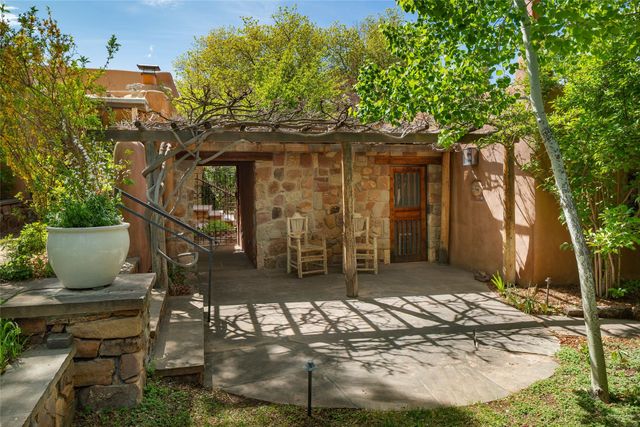 515-519 Camino Del Monte Sol, Santa Fe, NM 87505