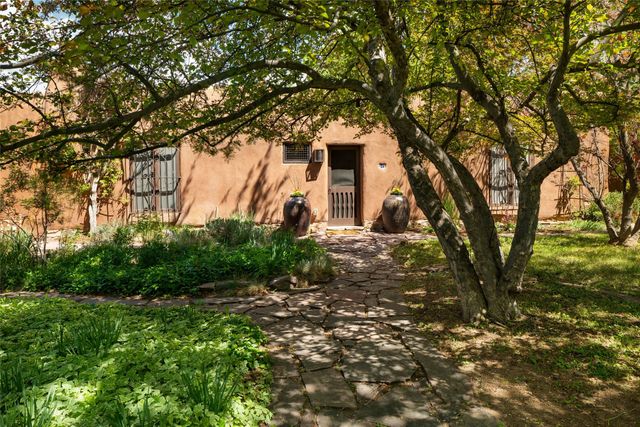 515-519 Camino Del Monte Sol, Santa Fe, NM 87505