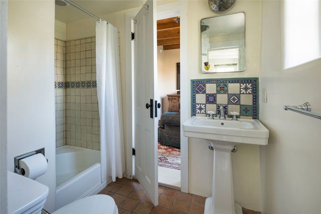 515-519 Camino Del Monte Sol, Santa Fe, NM 87505