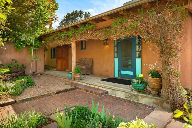 515-519 Camino Del Monte Sol, Santa Fe, NM 87505