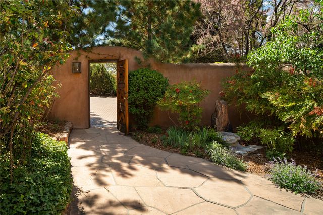 515-519 Camino Del Monte Sol, Santa Fe, NM 87505