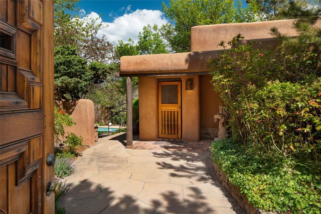 515-519 Camino Del Monte Sol, Santa Fe, NM 87505