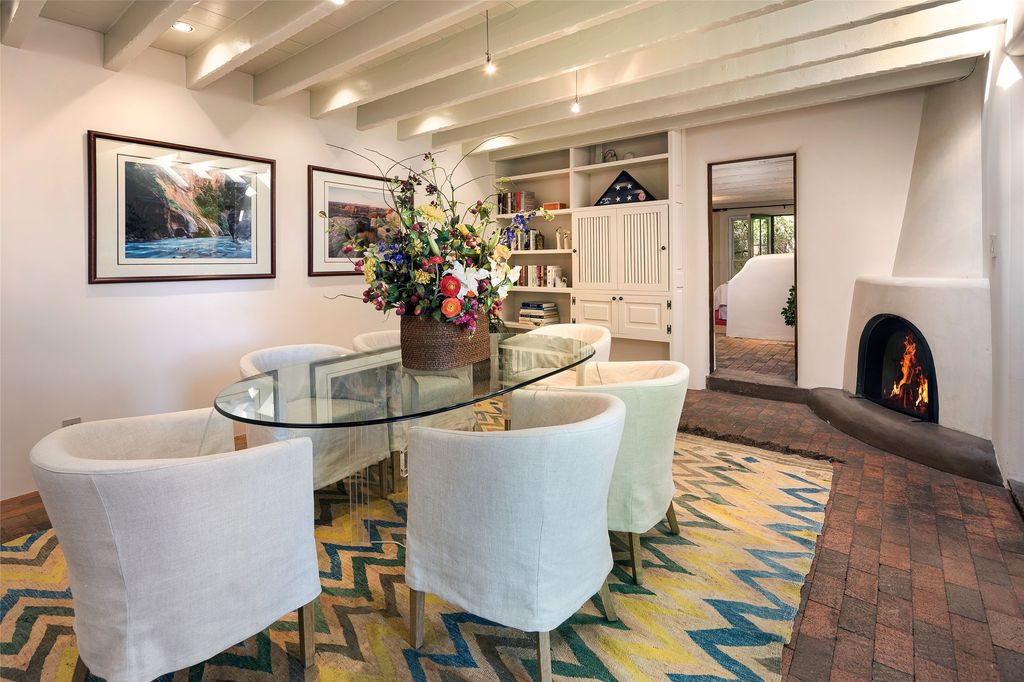 Image 10 of property listing at 515-519 Camino Del Monte Sol, Santa Fe, NM 87505