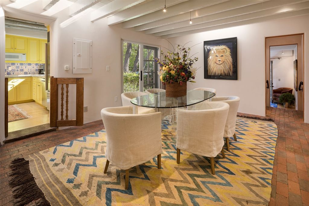 Image 11 of property listing at 515-519 Camino Del Monte Sol, Santa Fe, NM 87505
