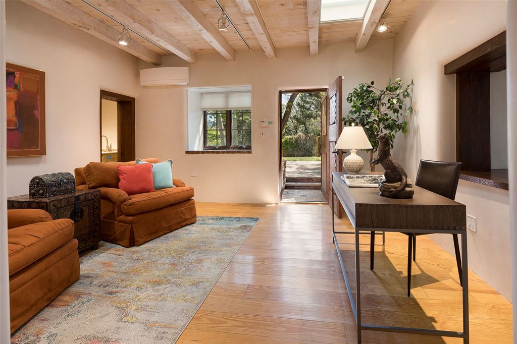 Image 25 of property listing at 515-519 Camino Del Monte Sol, Santa Fe, NM 87505