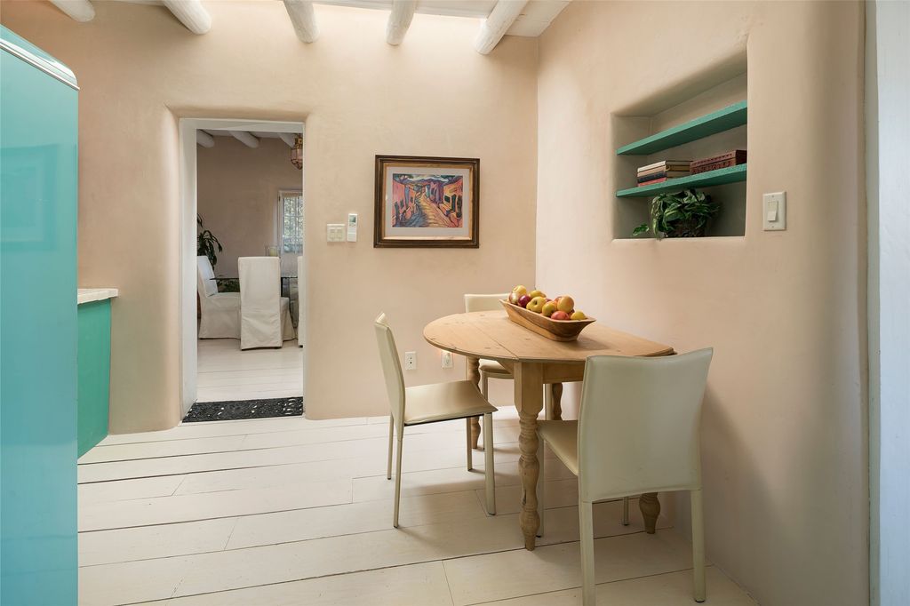 Image 28 of property listing at 515-519 Camino Del Monte Sol, Santa Fe, NM 87505