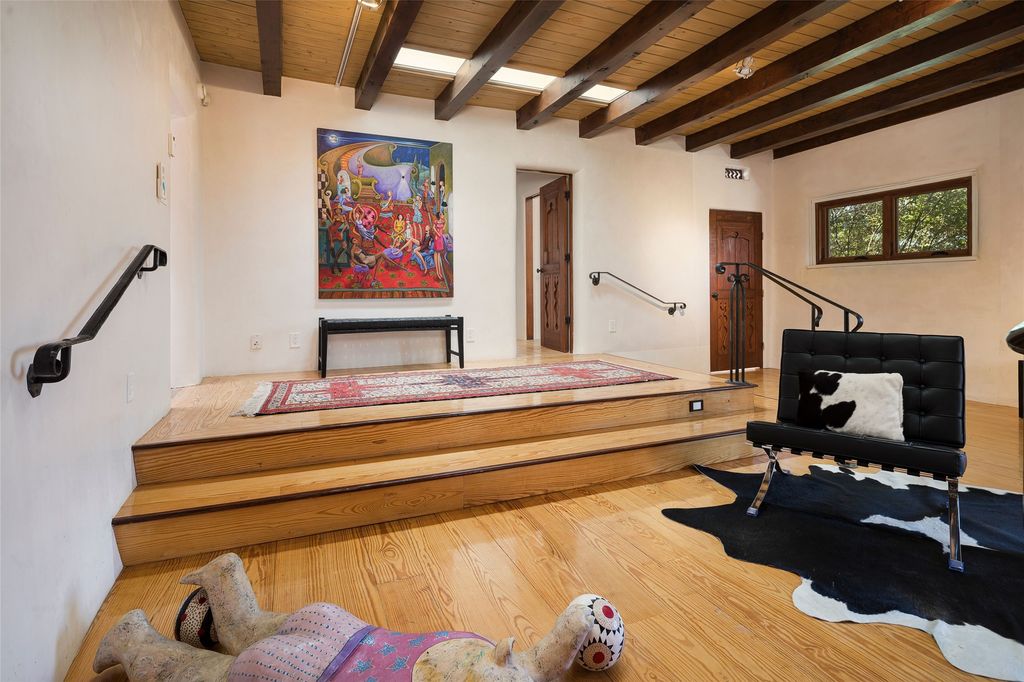 Image 34 of property listing at 515-519 Camino Del Monte Sol, Santa Fe, NM 87505