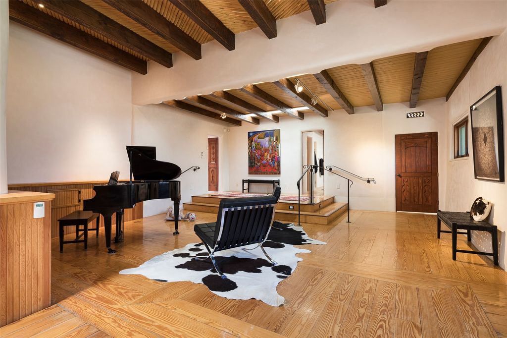 Image 35 of property listing at 515-519 Camino Del Monte Sol, Santa Fe, NM 87505