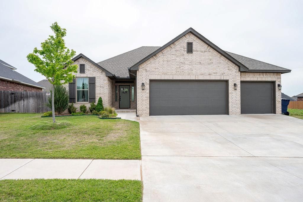 4604 Bermuda Drive, Mustang, OK 73064