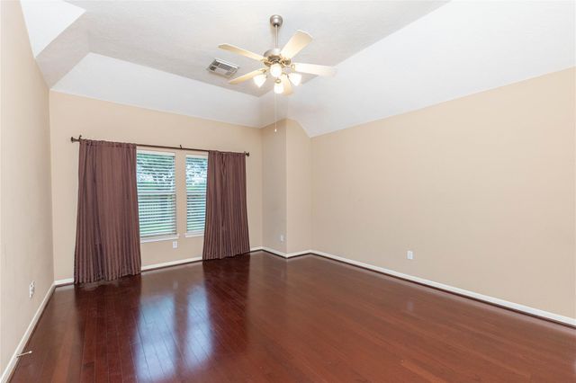 2201 Signal Hill Drive, Pearland, TX 77584