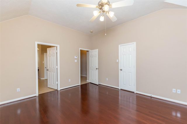 2201 Signal Hill Drive, Pearland, TX 77584