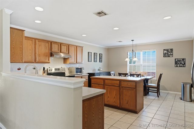 1716 S Juniper Avenue, Broken Arrow, OK 74012