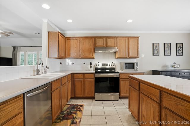 1716 S Juniper Avenue, Broken Arrow, OK 74012