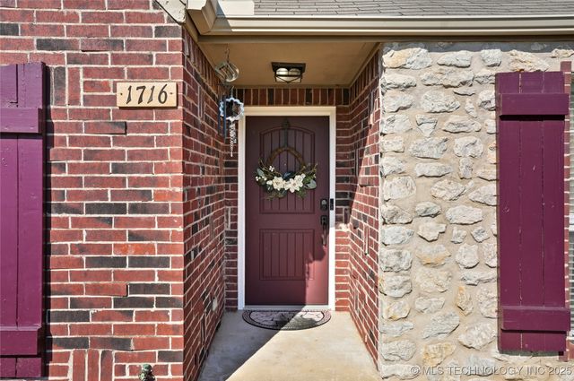 1716 S Juniper Avenue, Broken Arrow, OK 74012