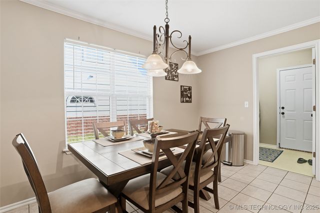 1716 S Juniper Avenue, Broken Arrow, OK 74012