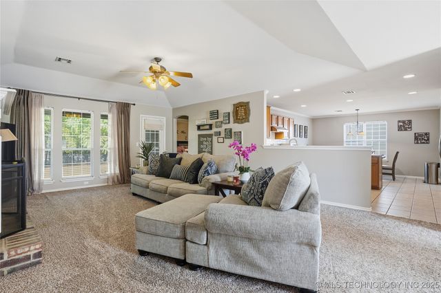 1716 S Juniper Avenue, Broken Arrow, OK 74012