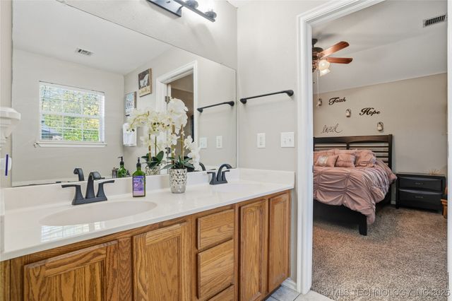 1716 S Juniper Avenue, Broken Arrow, OK 74012