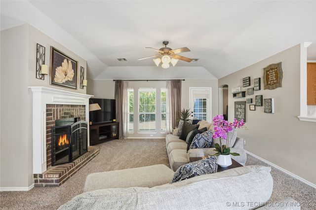 1716 S Juniper Avenue, Broken Arrow, OK 74012