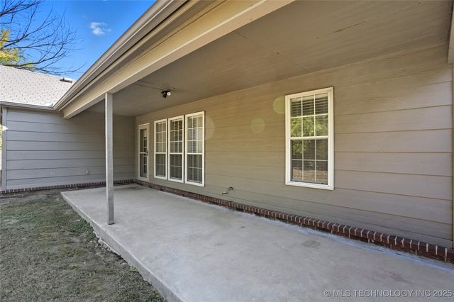 1716 S Juniper Avenue, Broken Arrow, OK 74012