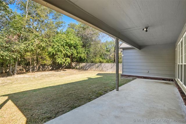 1716 S Juniper Avenue, Broken Arrow, OK 74012