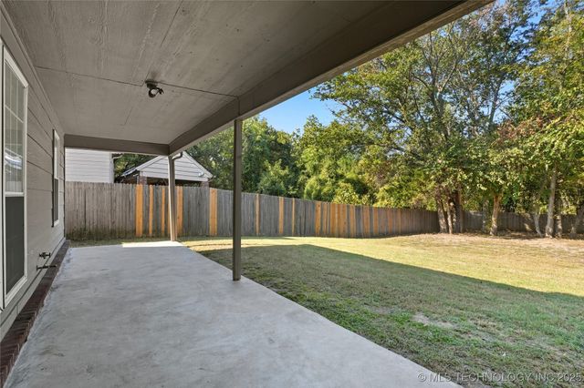 1716 S Juniper Avenue, Broken Arrow, OK 74012