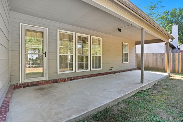 1716 S Juniper Avenue, Broken Arrow, OK 74012