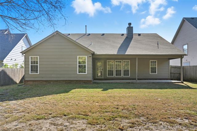 1716 S Juniper Avenue, Broken Arrow, OK 74012