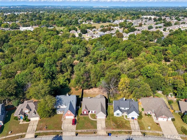 1716 S Juniper Avenue, Broken Arrow, OK 74012