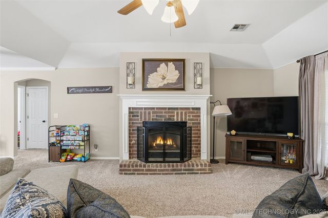 1716 S Juniper Avenue, Broken Arrow, OK 74012