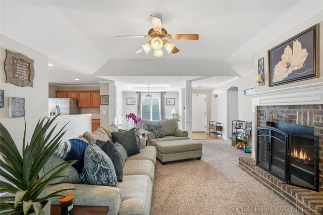 1716 S Juniper Avenue, Broken Arrow, OK 74012