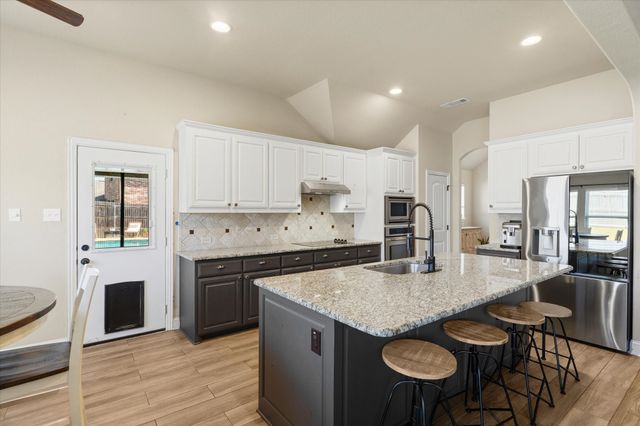 6041 Park View Drive, Midlothian, TX 76065